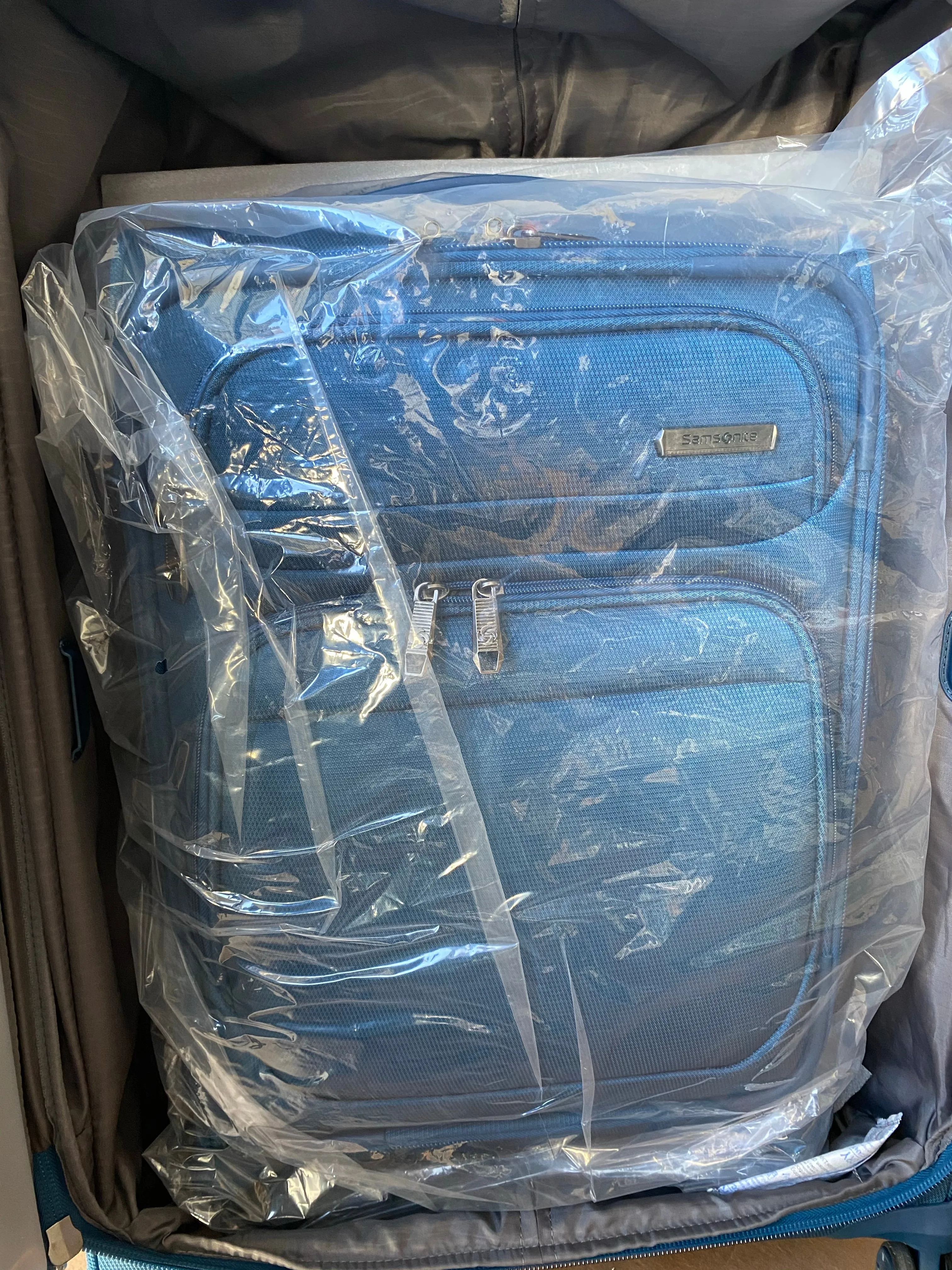 New Samsonite Epsilon NXT 2-piece Softside Spinner Luggage Set 27”& 20” Blue